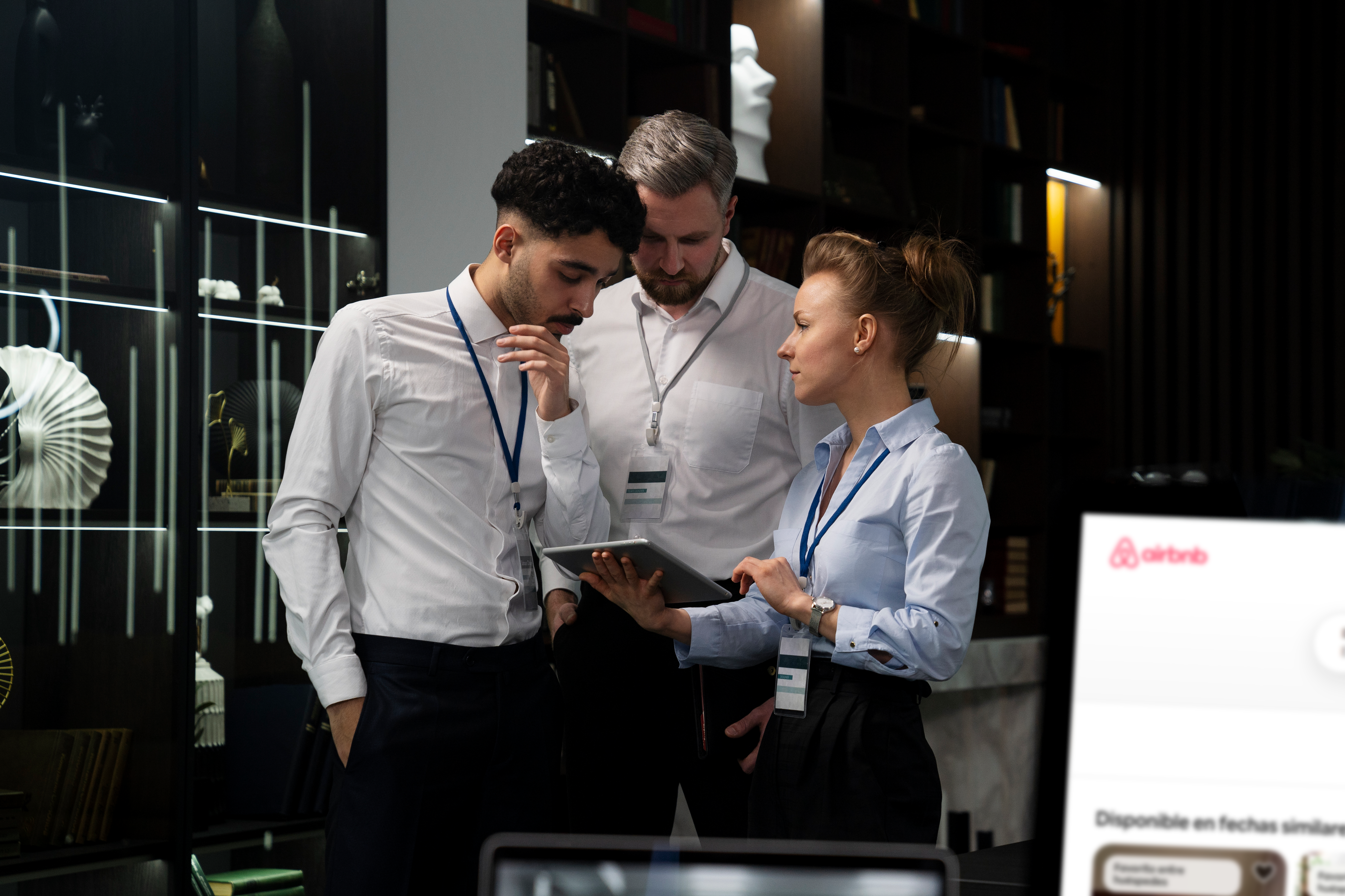 medium-shot-people-working-together-office-(1)